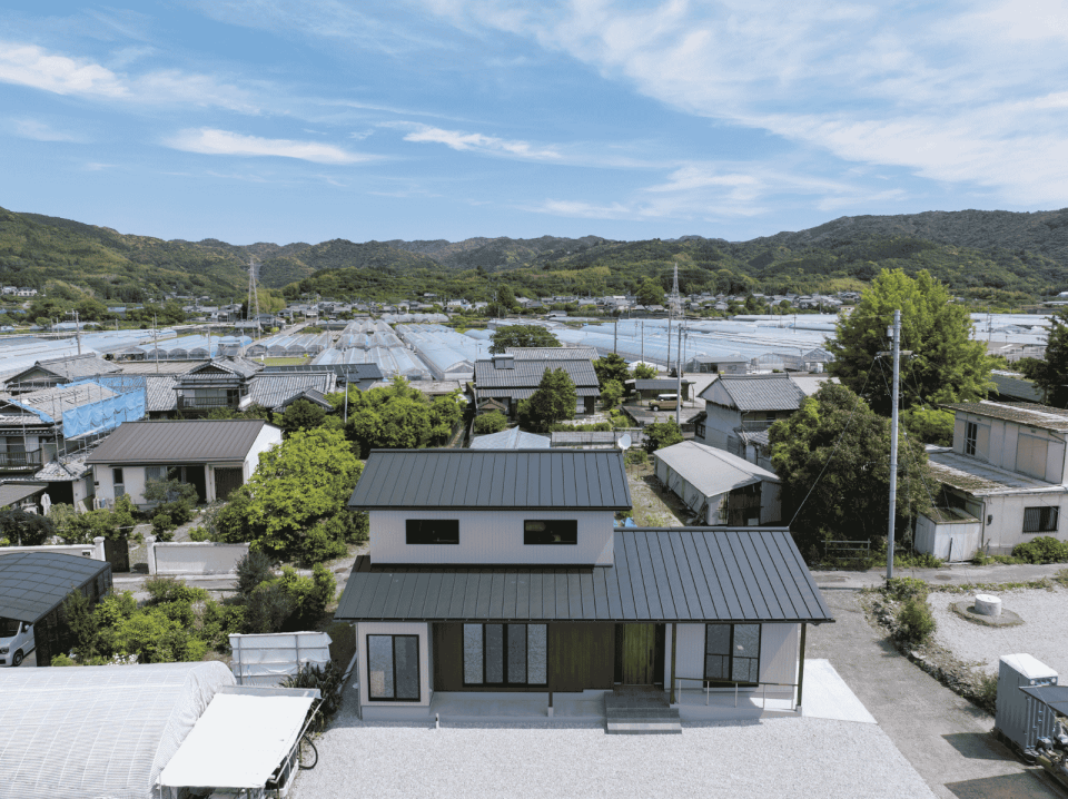 和紙畳と無垢の床に包まれる、やさしい時間が流れる家